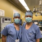 HSS: Hospital for Special Surgery（U.S.A. NY）よりDr. William D. Z.（左） が、当院脊椎手術（頚椎椎弓形成術、腰椎棘突起縦割式椎弓形成術）を手術見学
